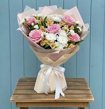 Букет цветов из:  Гвоздики, Орхидеи и Розы в Чистогорском