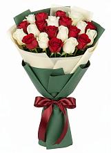 Букет Микс из красных и белых роз в Чистогорском