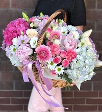 Цветочная композиция из Розы, Хризантемы, Пионы и Лизиантусы в корзине в Чистогорском