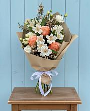 Букет цветов из:  Альстромерии, Лизиантусы, Розы и Хризантемы в Чистогорском