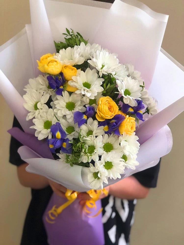 Букет цветов из: Ирисы, Хризантемы и Розы в Чистогорском