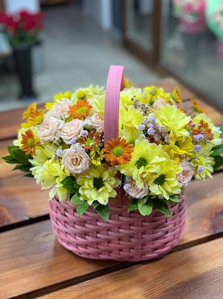 Цветочная композиция из Хризантемы и Розы в корзине в Чистогорском