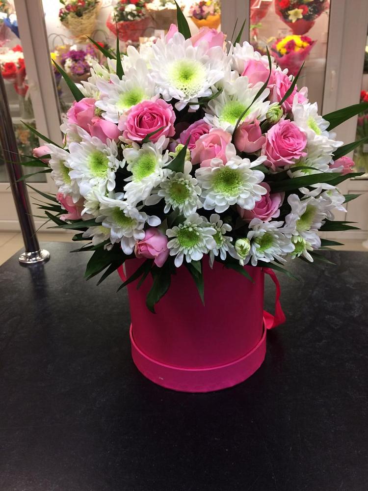 Цветочная композиция из Розы и Хризантемы в шляпной коробке в Чистогорском